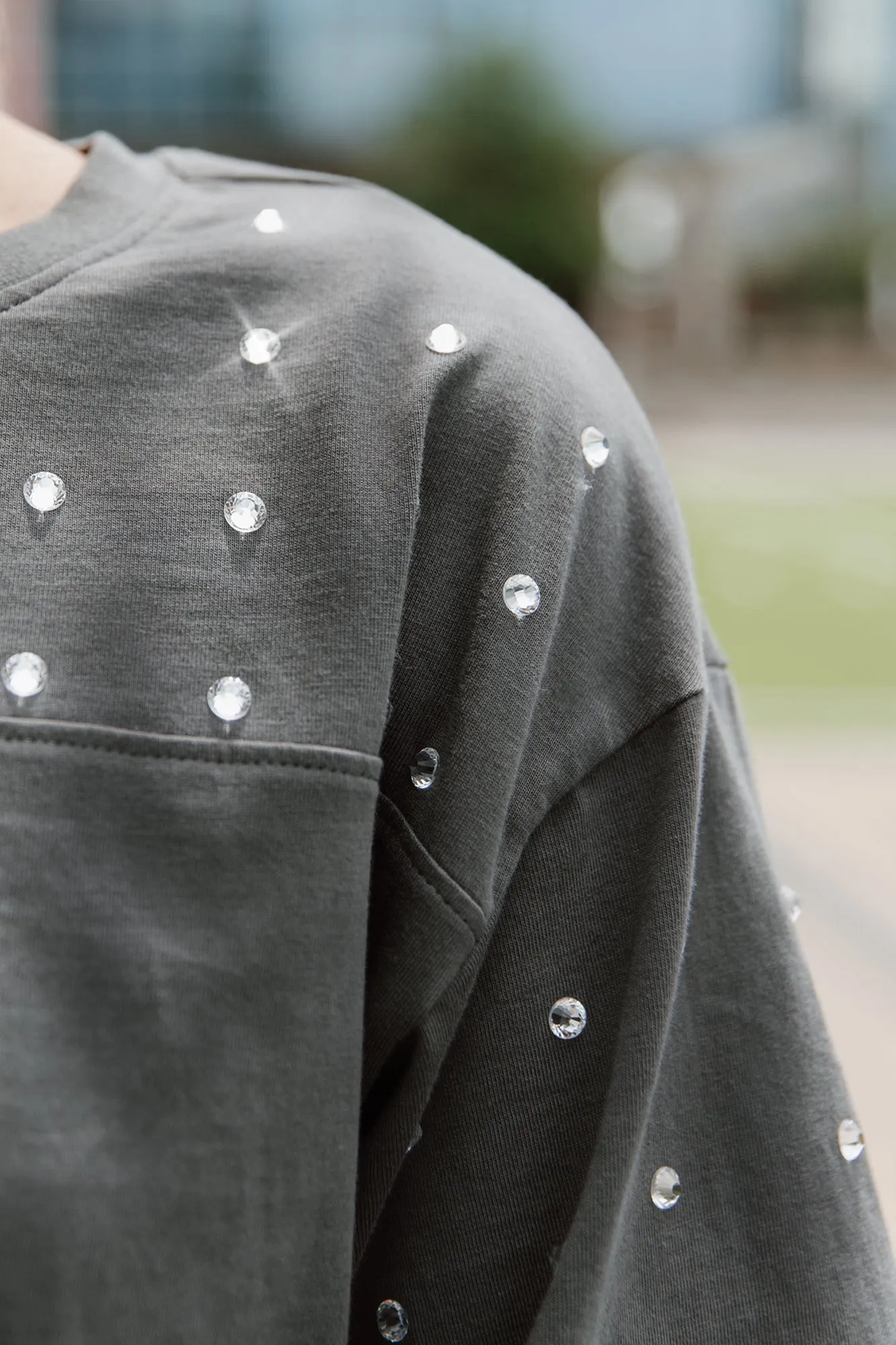 BALTIMORE RAVENS MAKING MOVES ALL-OVER RHINESTONE CROPPED TEE WITH YOKE