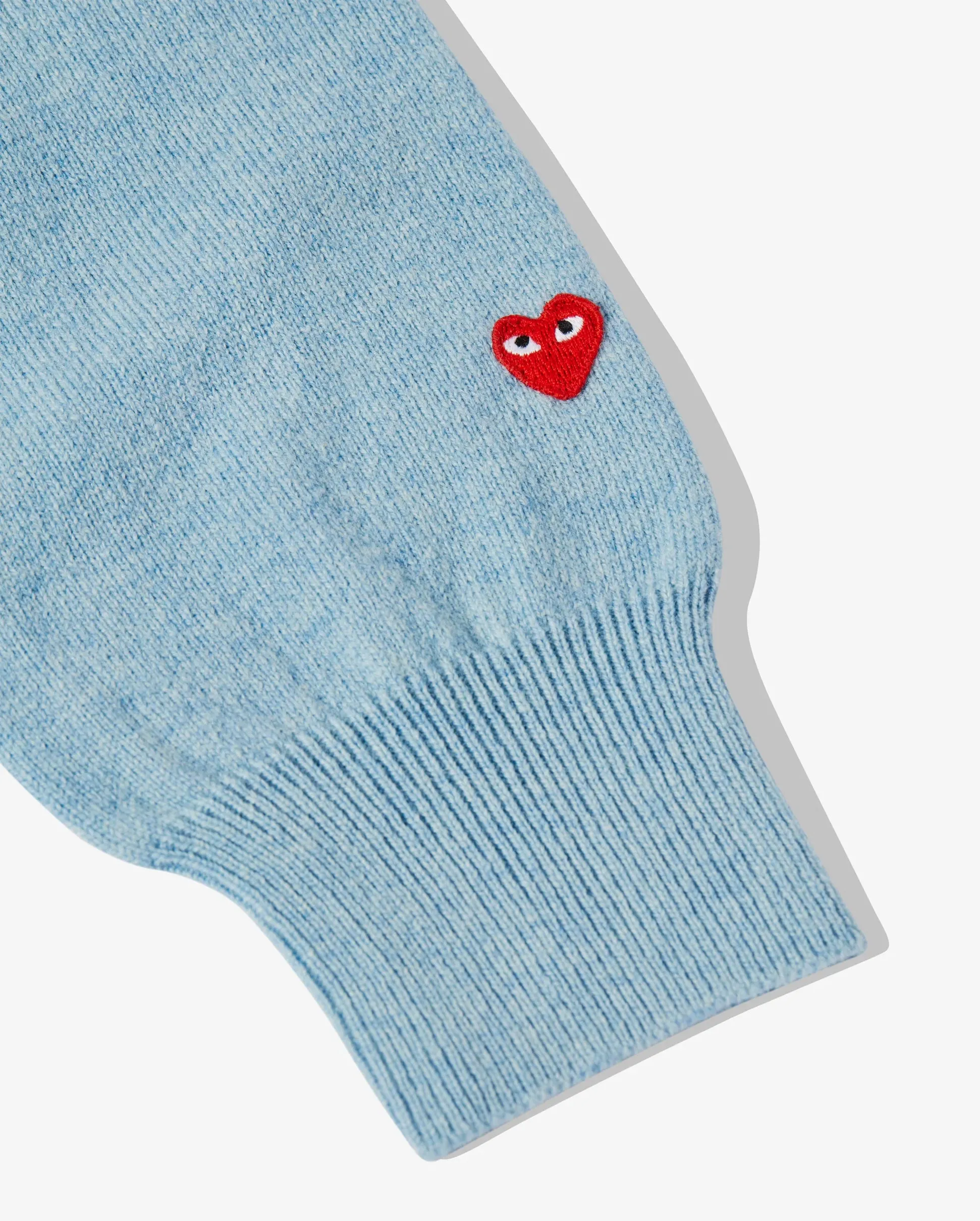N091 UNISEX SMALL HEART CARDIGAN / LIGHT BLUE